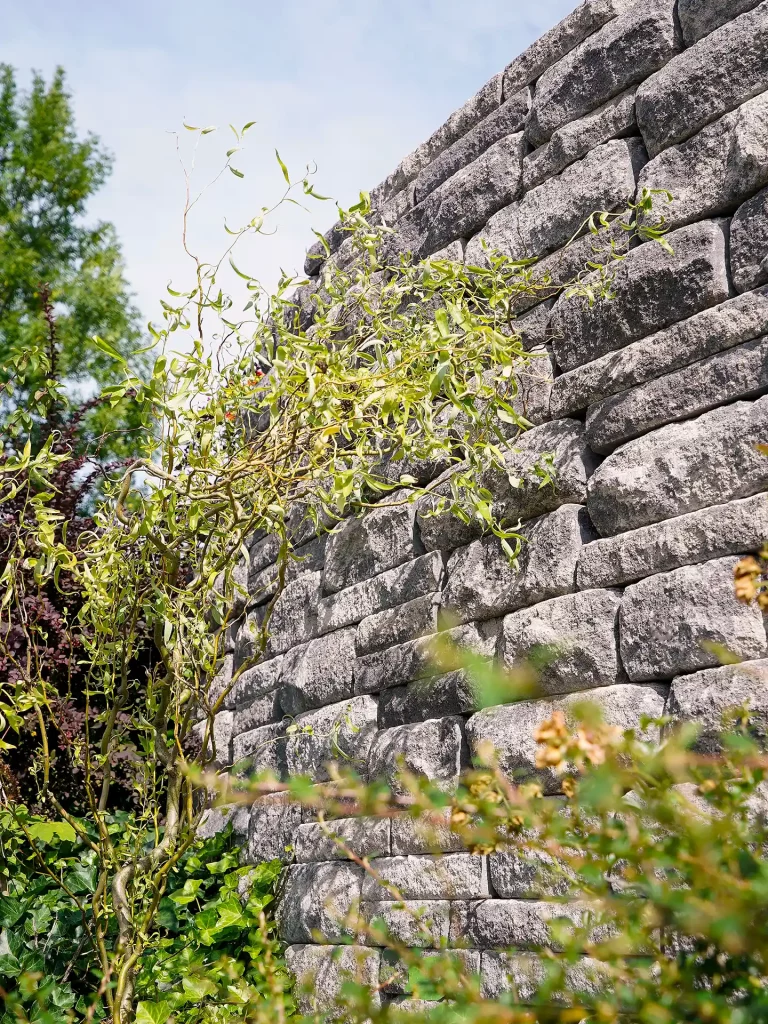 Natursteinmauer, erstellt von der Firma Aussengestaltung Vogt